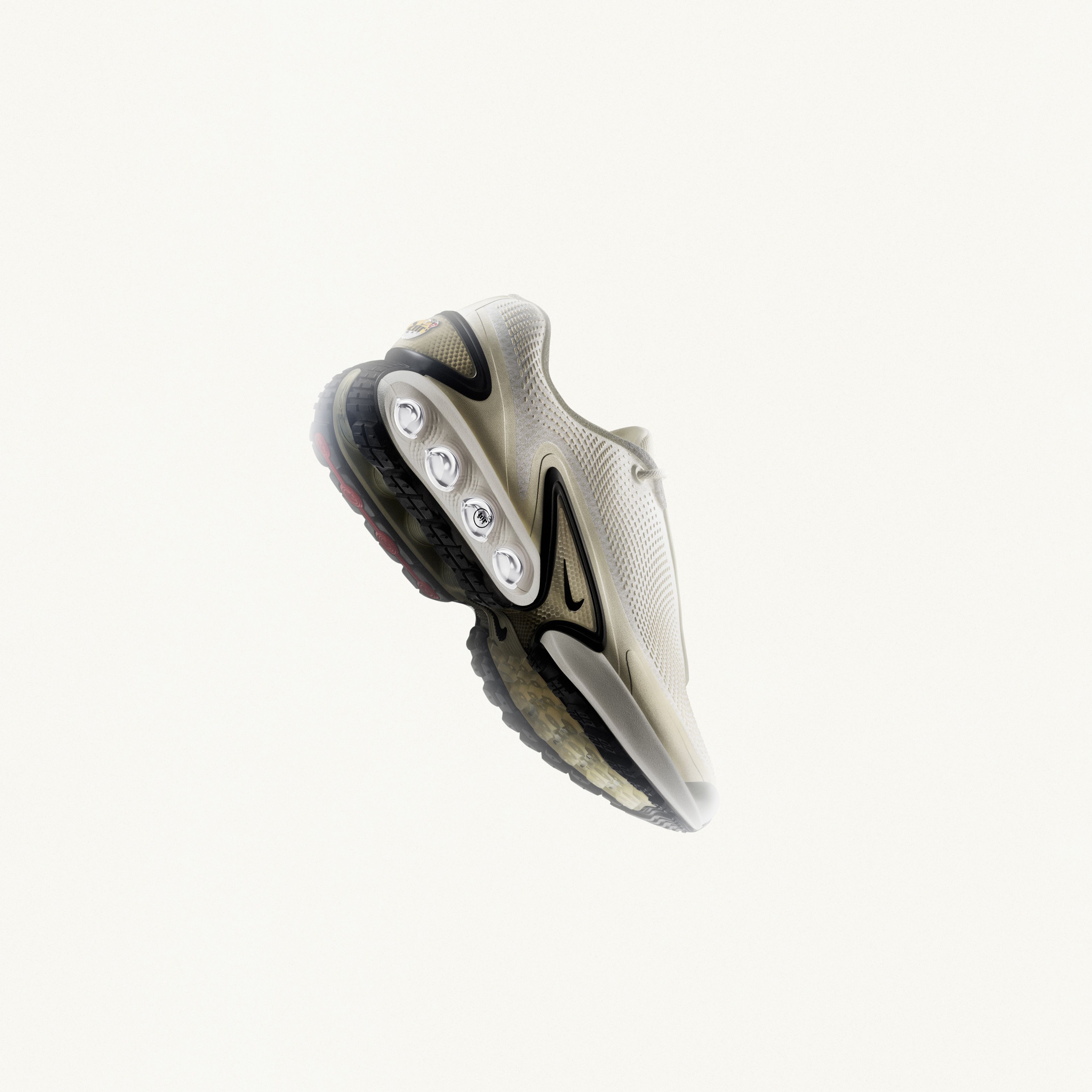 Right view of the men's Nike Air Max Dn in sail