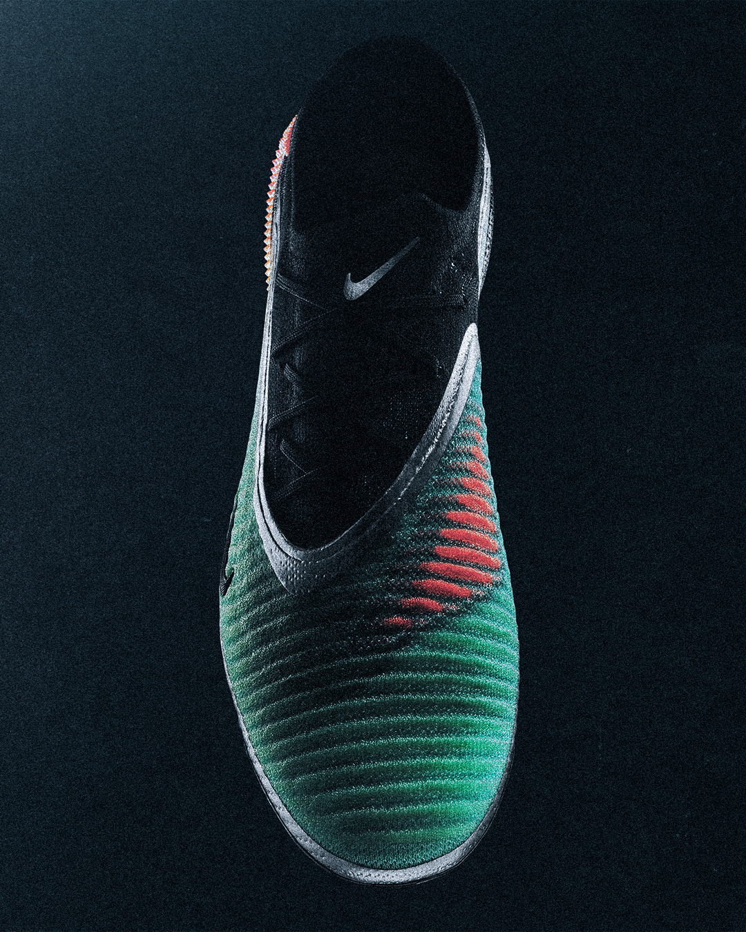 ナイキ ファントム 6、かつてない高精度での攻撃を可能に — NIKE, Inc. ナイキ ファントム 6、かつてない高精度での攻撃を可能に — NIKE, Inc.